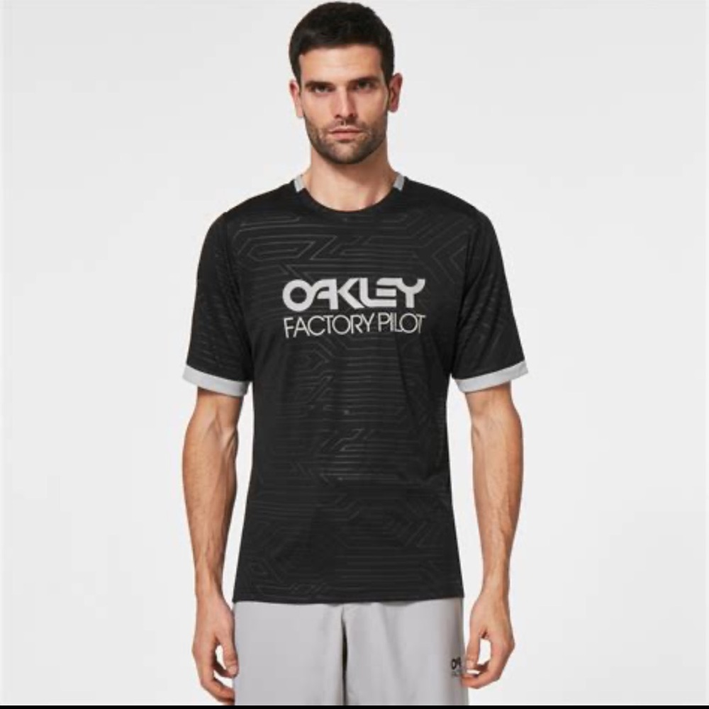 NWT, Oakley Pipeline Trail Tee, size S